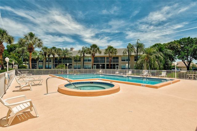 4215 CADDIE DRIVE E 102, Bradenton, FL 34203