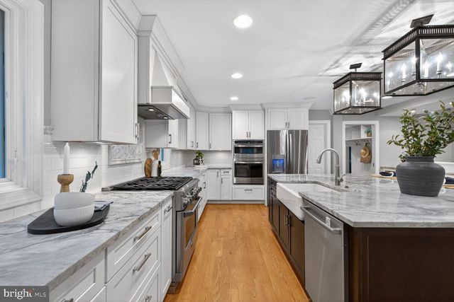 1854 ABBOTSFORD DR, Vienna, VA 22182