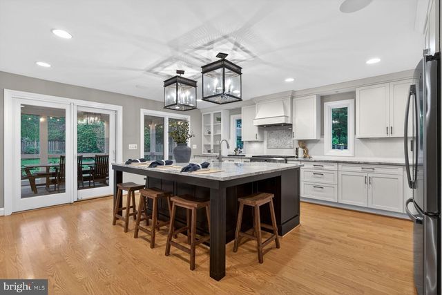 1854 ABBOTSFORD DR, Vienna, VA 22182