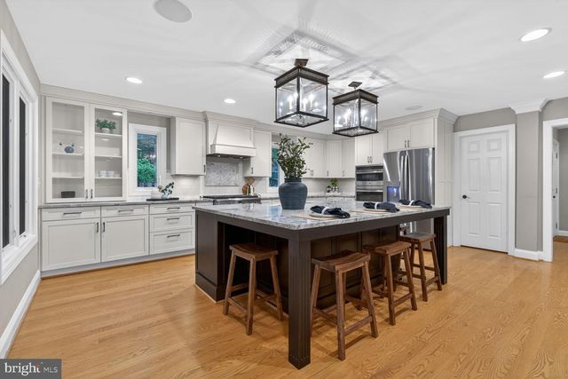 1854 ABBOTSFORD DR, Vienna, VA 22182