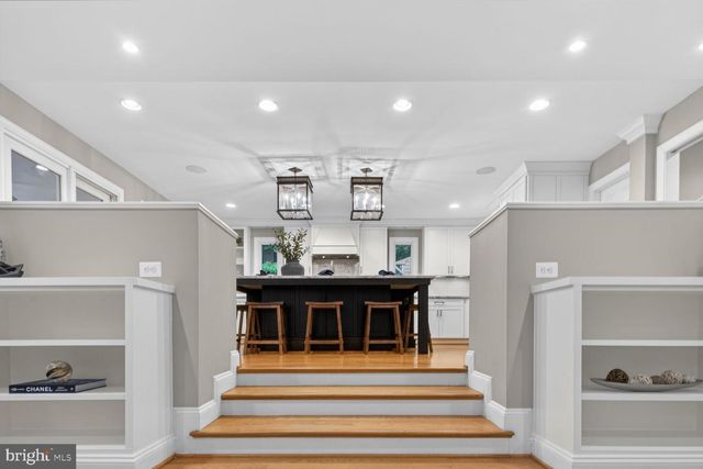 1854 ABBOTSFORD DR, Vienna, VA 22182