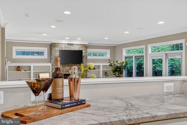 1854 ABBOTSFORD DR, Vienna, VA 22182