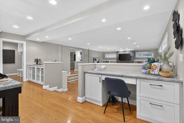 1854 ABBOTSFORD DR, Vienna, VA 22182