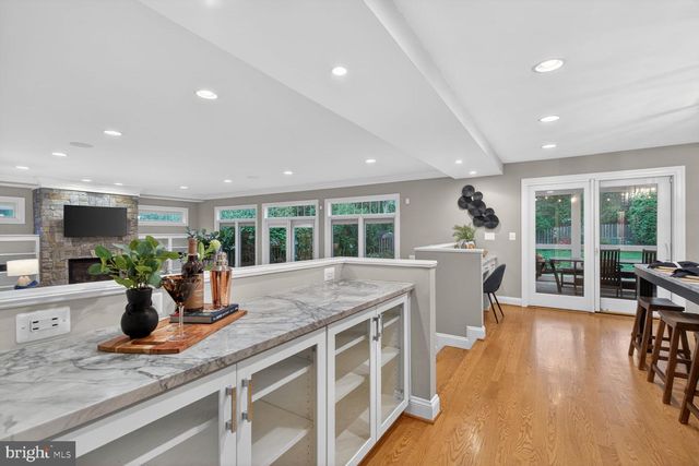 1854 ABBOTSFORD DR, Vienna, VA 22182