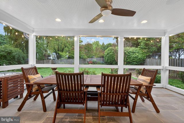 1854 ABBOTSFORD DR, Vienna, VA 22182