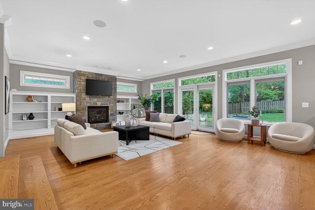 1854 ABBOTSFORD DR, Vienna, VA 22182