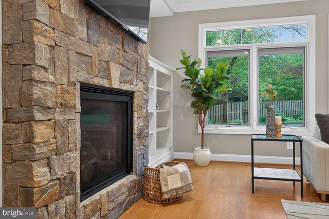 1854 ABBOTSFORD DR, Vienna, VA 22182