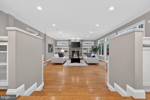 1854 ABBOTSFORD DR, Vienna, VA 22182