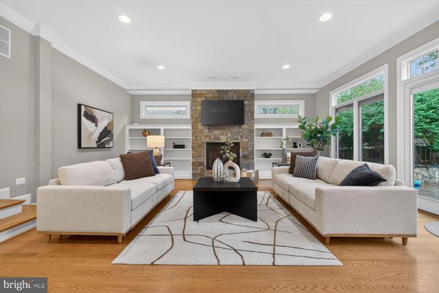 1854 ABBOTSFORD DR, Vienna, VA 22182