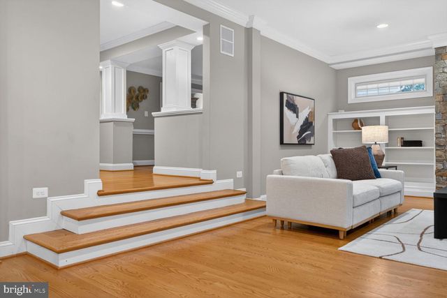1854 ABBOTSFORD DR, Vienna, VA 22182