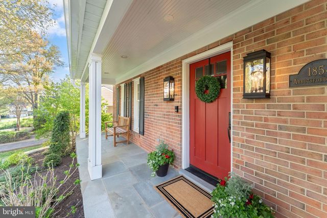 1854 ABBOTSFORD DR, Vienna, VA 22182