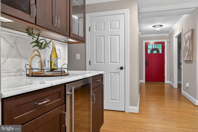 1854 ABBOTSFORD DR, Vienna, VA 22182