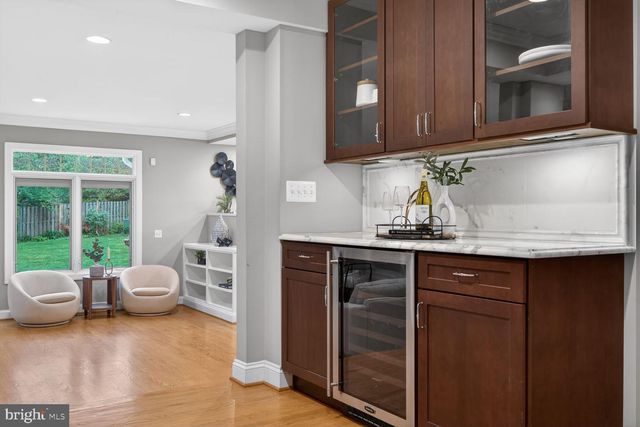 1854 ABBOTSFORD DR, Vienna, VA 22182
