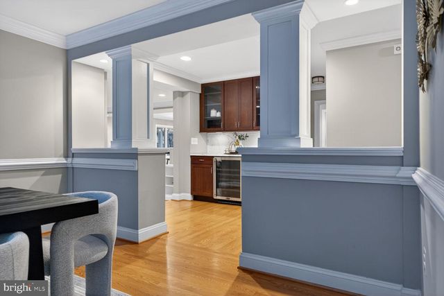 1854 ABBOTSFORD DR, Vienna, VA 22182