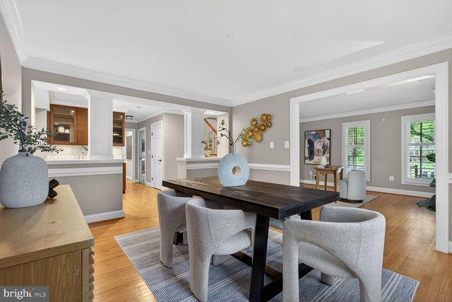 1854 ABBOTSFORD DR, Vienna, VA 22182
