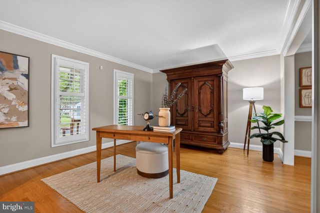 1854 ABBOTSFORD DR, Vienna, VA 22182