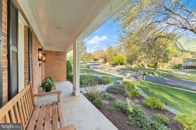 1854 ABBOTSFORD DR, Vienna, VA 22182