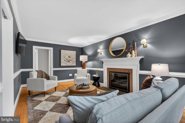1854 ABBOTSFORD DR, Vienna, VA 22182