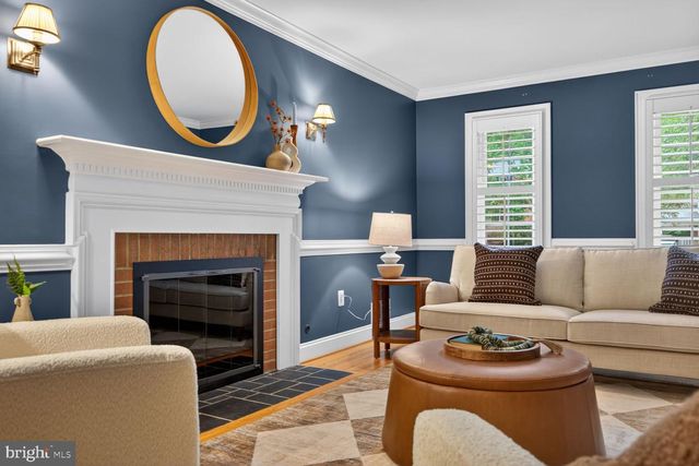 1854 ABBOTSFORD DR, Vienna, VA 22182
