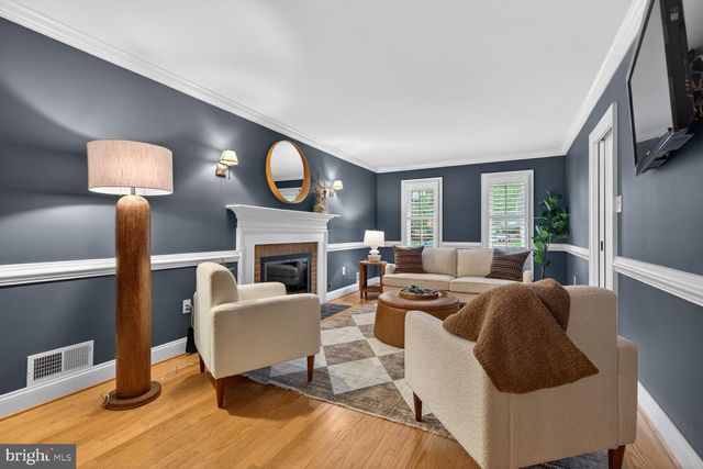 1854 ABBOTSFORD DR, Vienna, VA 22182