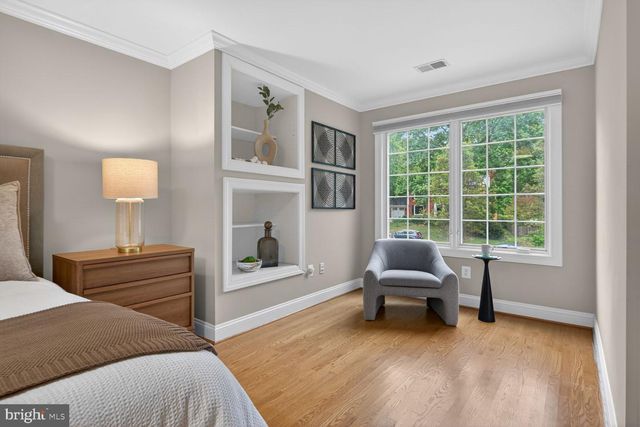 1854 ABBOTSFORD DR, Vienna, VA 22182