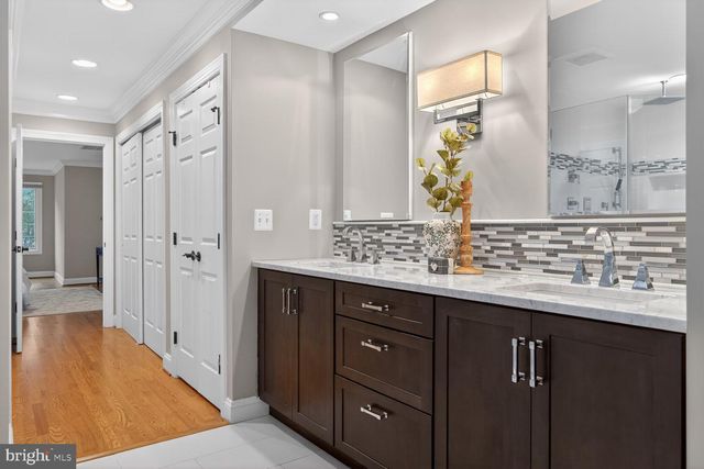 1854 ABBOTSFORD DR, Vienna, VA 22182