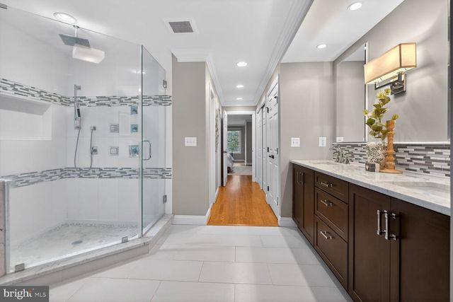 1854 ABBOTSFORD DR, Vienna, VA 22182