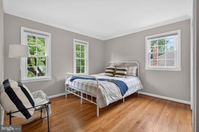 1854 ABBOTSFORD DR, Vienna, VA 22182
