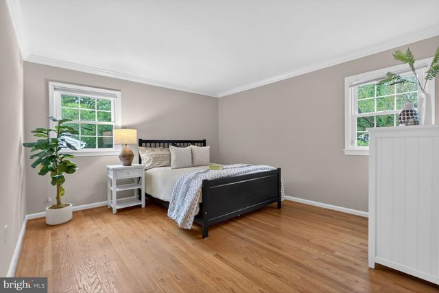 1854 ABBOTSFORD DR, Vienna, VA 22182