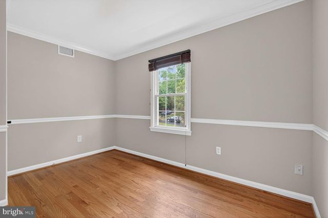 1854 ABBOTSFORD DR, Vienna, VA 22182
