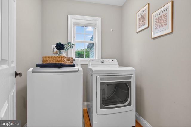 1854 ABBOTSFORD DR, Vienna, VA 22182
