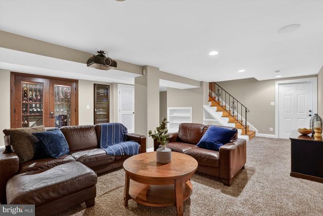1854 ABBOTSFORD DR, Vienna, VA 22182