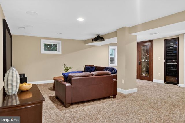 1854 ABBOTSFORD DR, Vienna, VA 22182