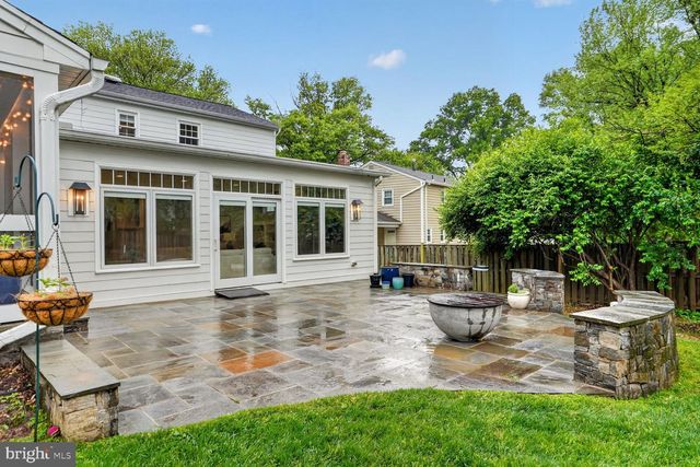 1854 ABBOTSFORD DR, Vienna, VA 22182