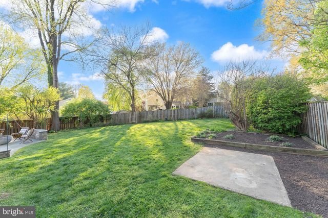 1854 ABBOTSFORD DR, Vienna, VA 22182