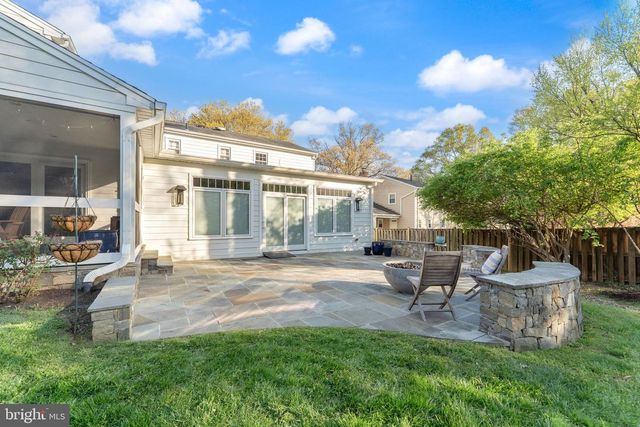 1854 ABBOTSFORD DR, Vienna, VA 22182