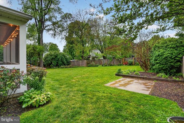 1854 ABBOTSFORD DR, Vienna, VA 22182