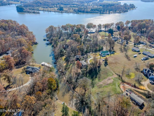 165 Rebel Rd, Harriman, TN 37748