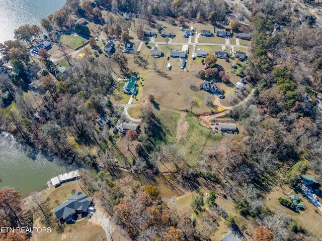 165 Rebel Rd, Harriman, TN 37748