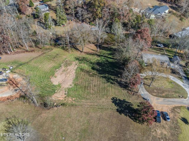 165 Rebel Rd, Harriman, TN 37748