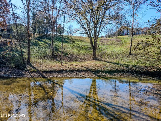 165 Rebel Rd, Harriman, TN 37748