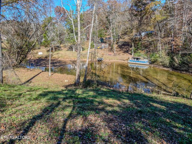 165 Rebel Rd, Harriman, TN 37748