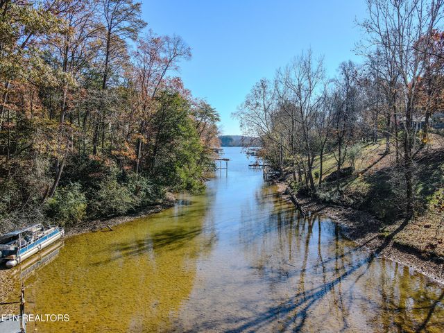 165 Rebel Rd, Harriman, TN 37748