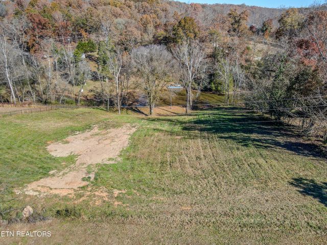 165 Rebel Rd, Harriman, TN 37748