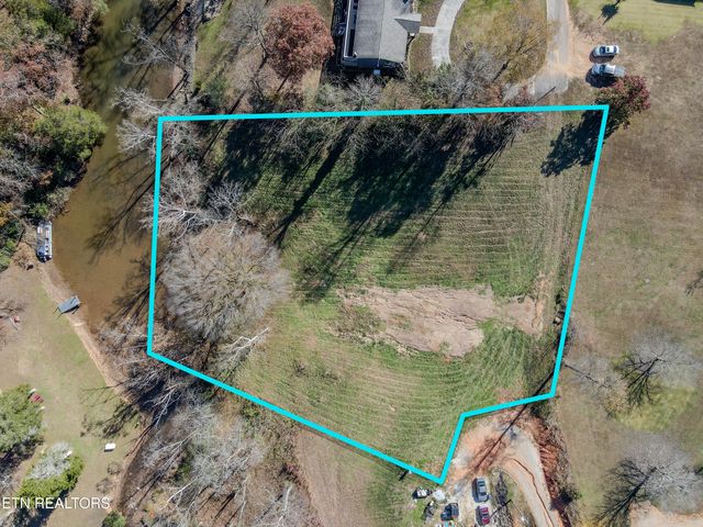 165 Rebel Rd, Harriman, TN 37748