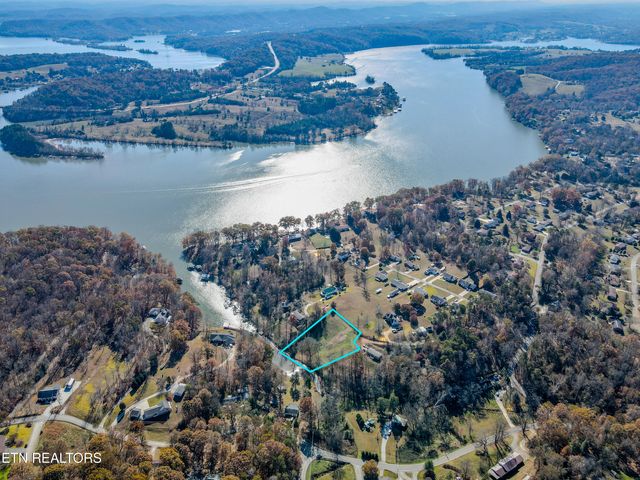 165 Rebel Rd, Harriman, TN 37748