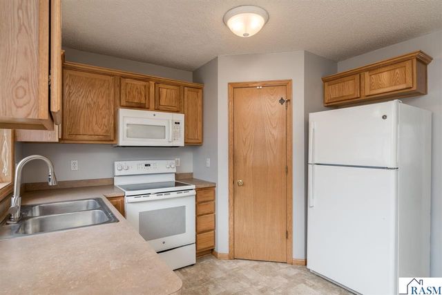 240 Tanager Path, Mankato, MN 56001