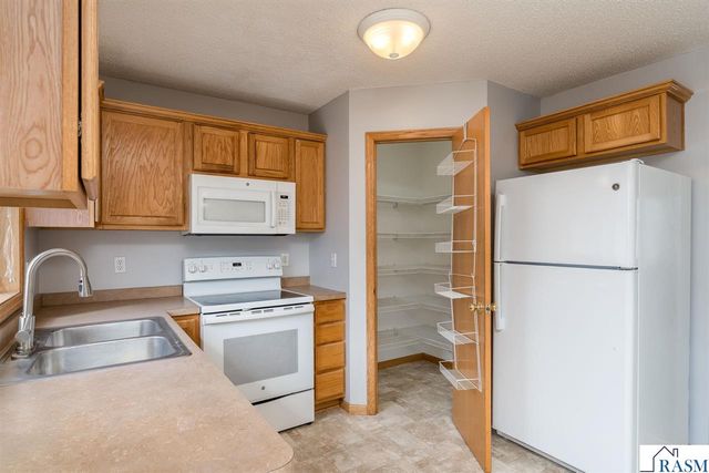 240 Tanager Path, Mankato, MN 56001