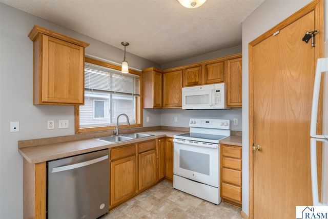 240 Tanager Path, Mankato, MN 56001