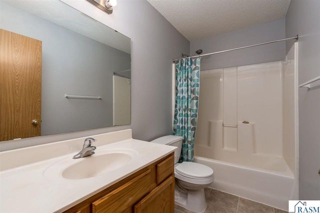 240 Tanager Path, Mankato, MN 56001